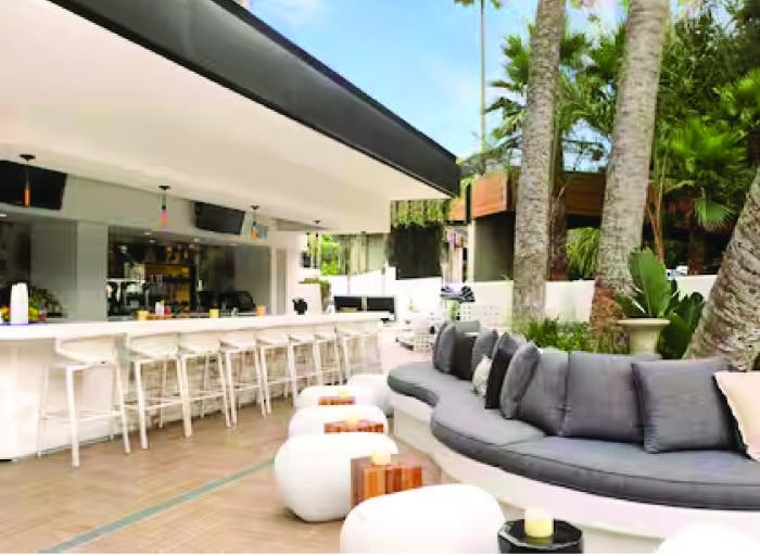 Outdoor bar at the Hotel La Jolla, Curio Collection by Hilton